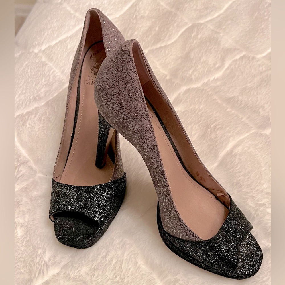 Gorgeous Vince Camuto 2-toned shimmer pumps. Taupe/black with black heel. 8.